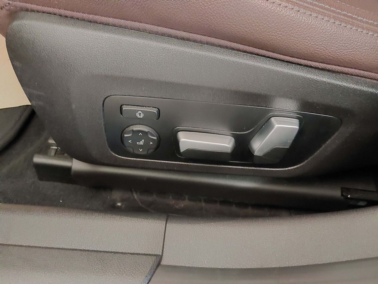 BMW 330e L. M Sport - Samsaru's Car Outlet