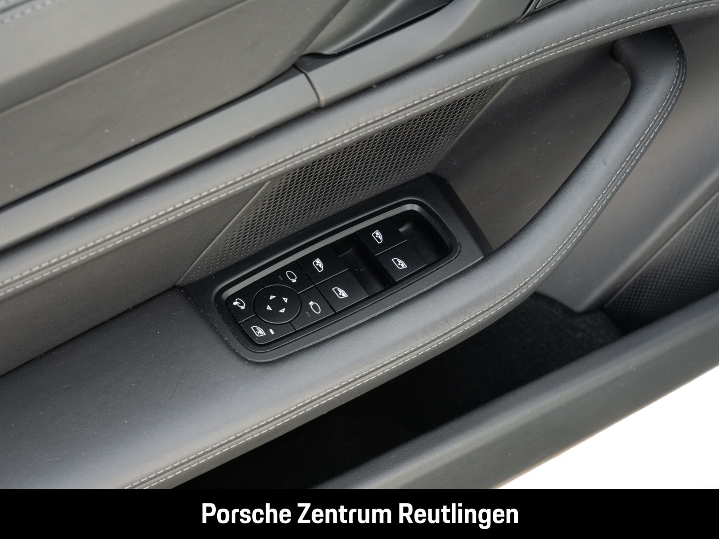 Porsche Taycan Turbo BOSE Panoramadach Surround-View LED