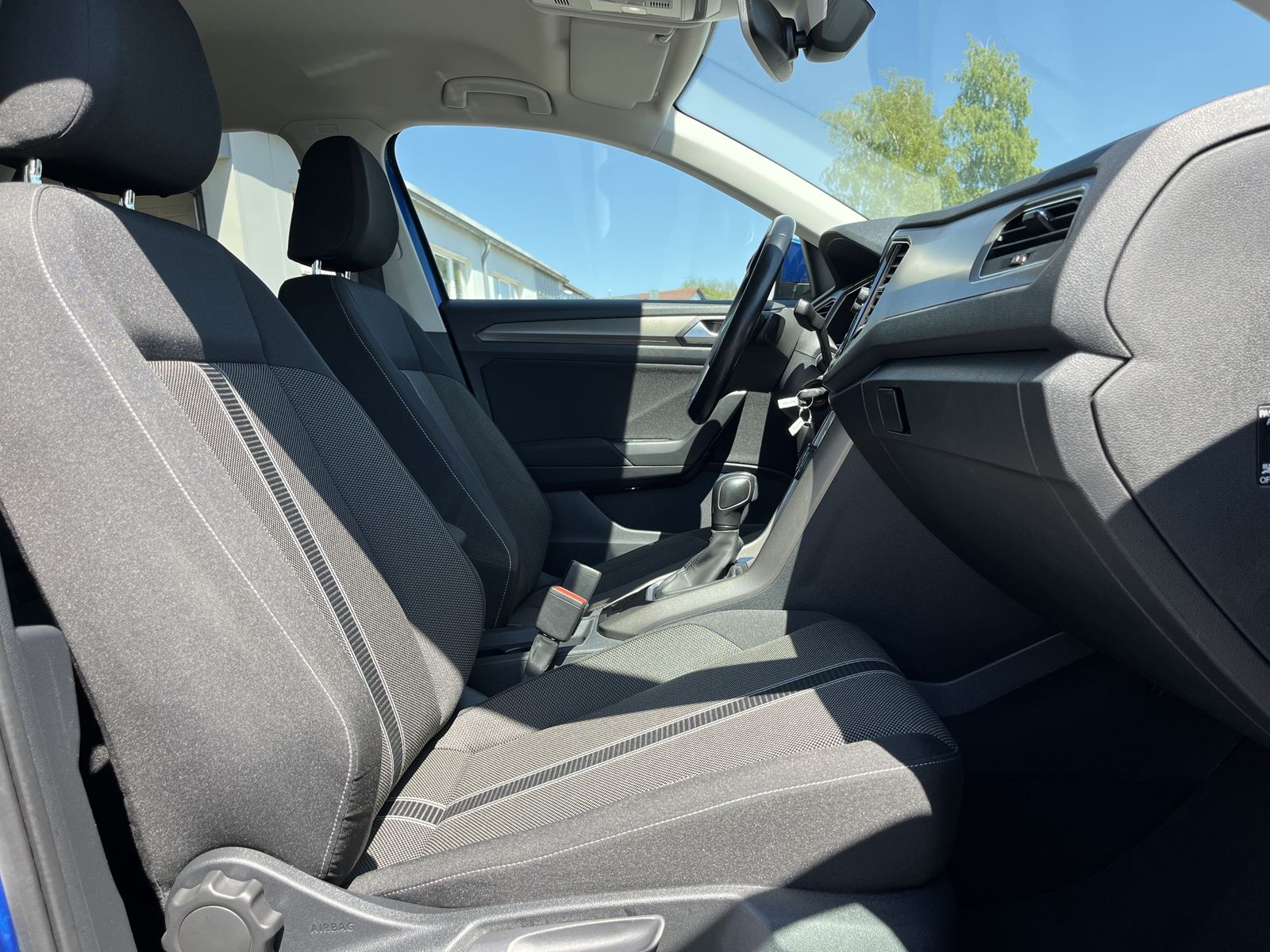 Volkswagen T-Roc 1.5 TSI DSG Style - Samsaru's Car Outlet