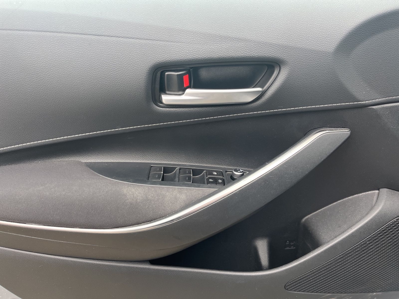 Toyota Corolla Touring / Sports Hybrid - Samsaru's Car Outlet