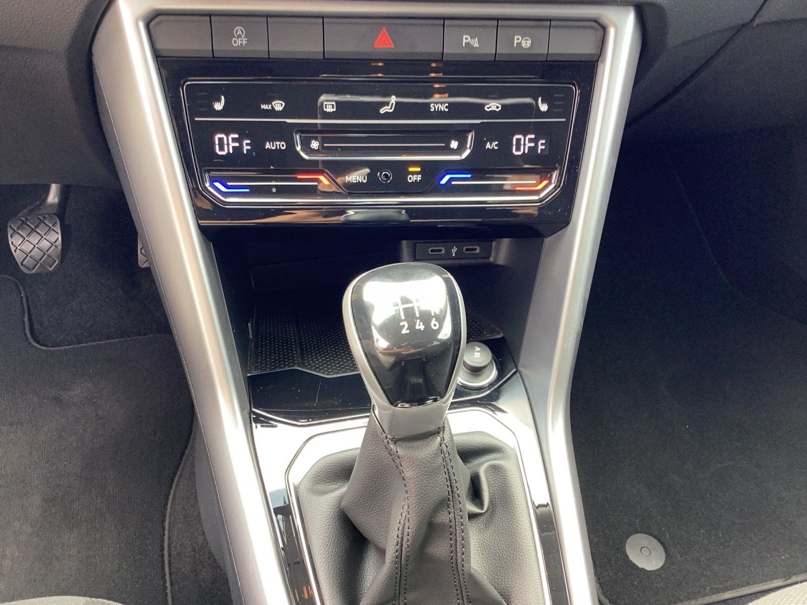 Volkswagen T-Roc 1.0 TSI LIFE - Samsaru's Car Outlet