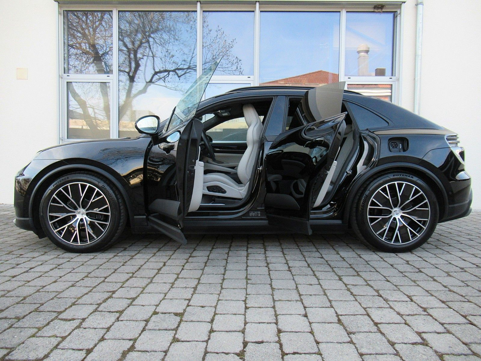 Porsche MACAN 4e HEAD-UP - Samsaru's Car Outlet