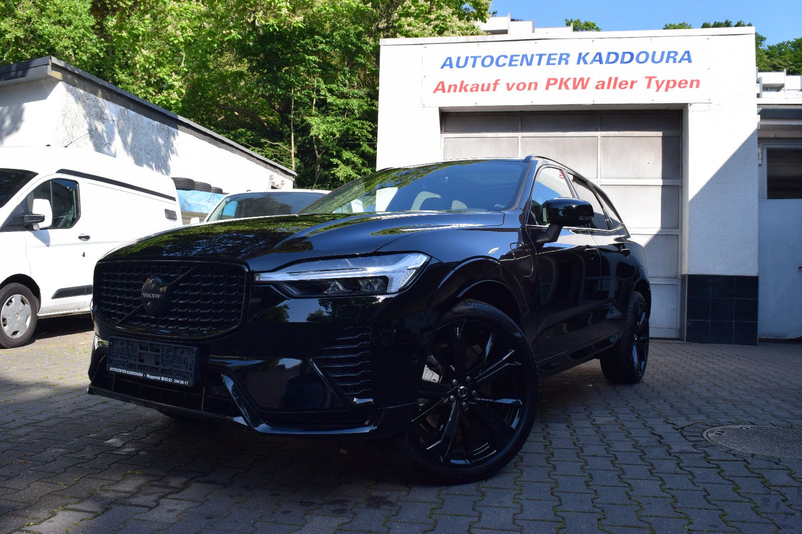 Volvo XC60 T6 AWD Black Edition - Samsaru's Car Outlet