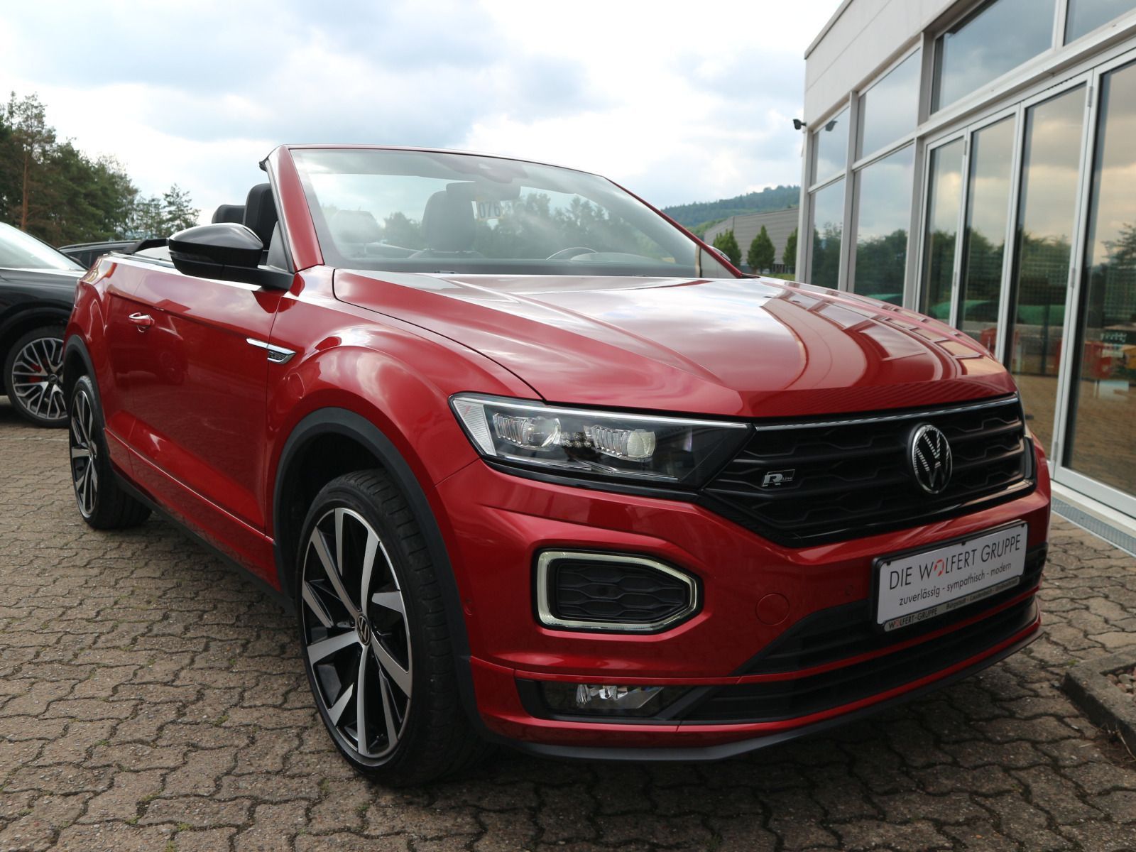 Volkswagen T-Roc R-Line 1.5 TSI - Samsaru's Car Outlet