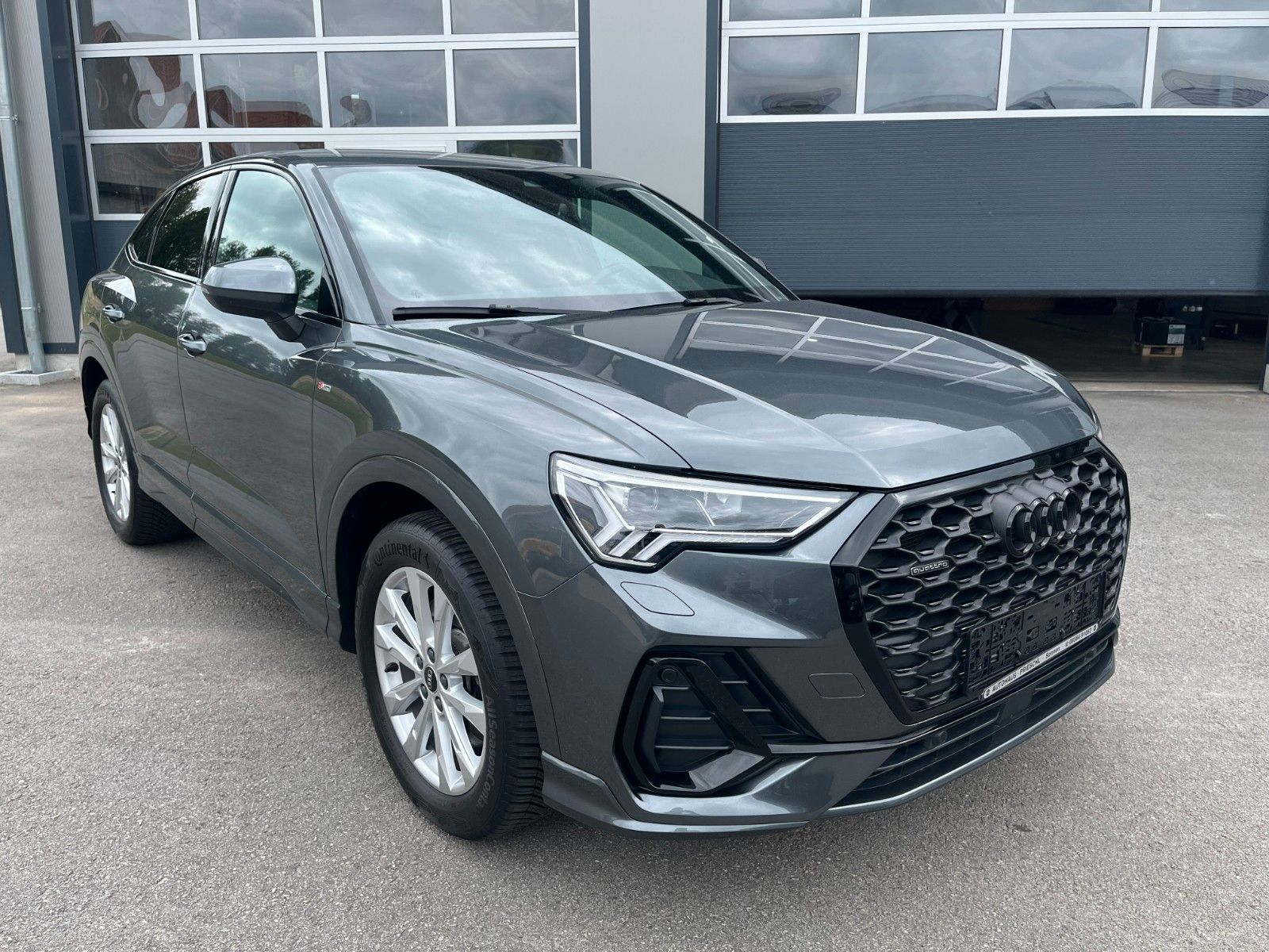 Audi Q3 TFSI quattro S line - Samsaru's Car Outlet