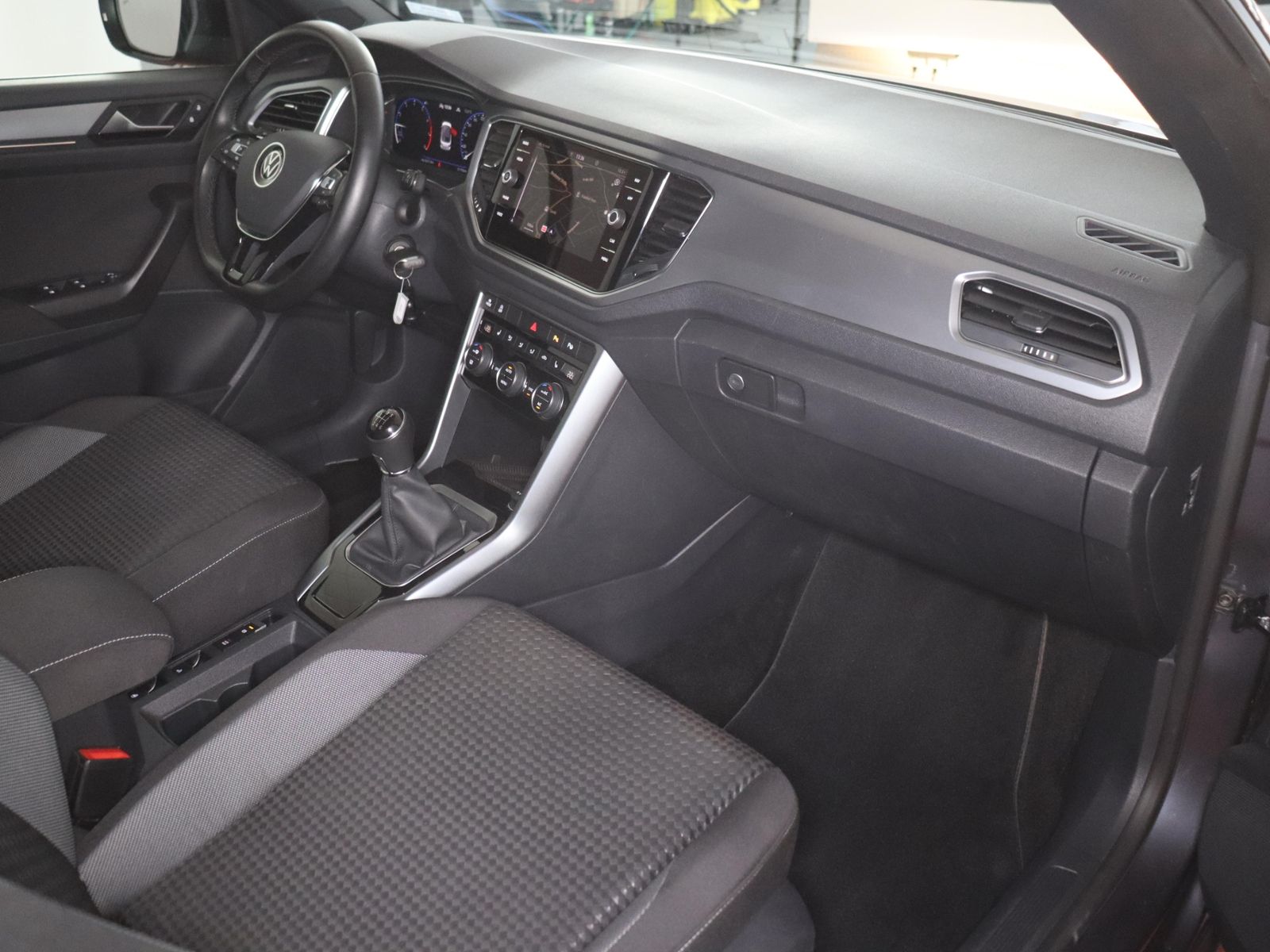 Volkswagen T-Roc 1.0 TSI - Samsaru's Car Outlet