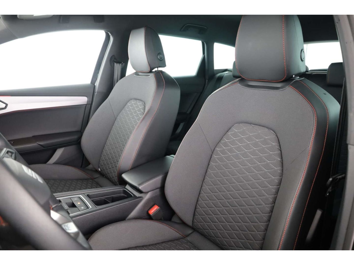 Seat Leon Sportstourer 2.0 TDI DSG FR AHK/NAV/RFK/ACC