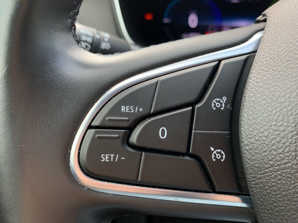 Renault Megane Grandtour ZEN E-TECH Plug-in - Samsaru's Car Outlet