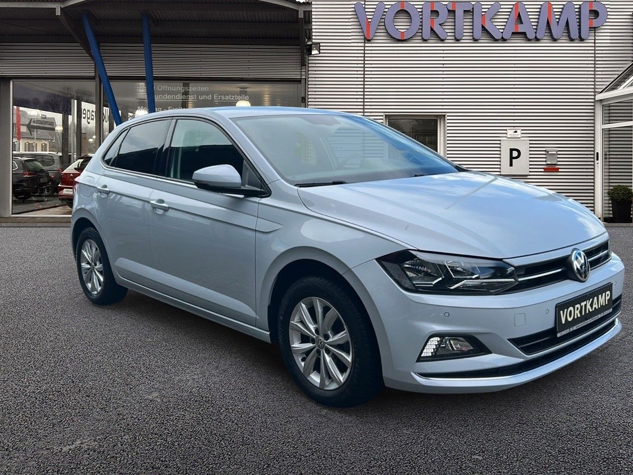 Volkswagen Polo VI Highline DSG - Samsaru's Car Outlet