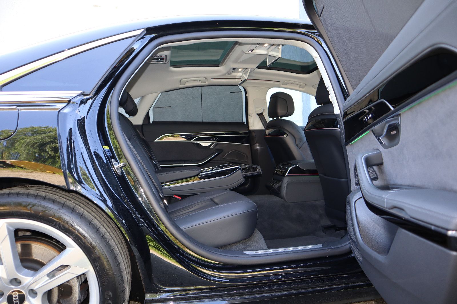 Audi A8L 60 TFSIe lang - Samsaru's Car Outlet
