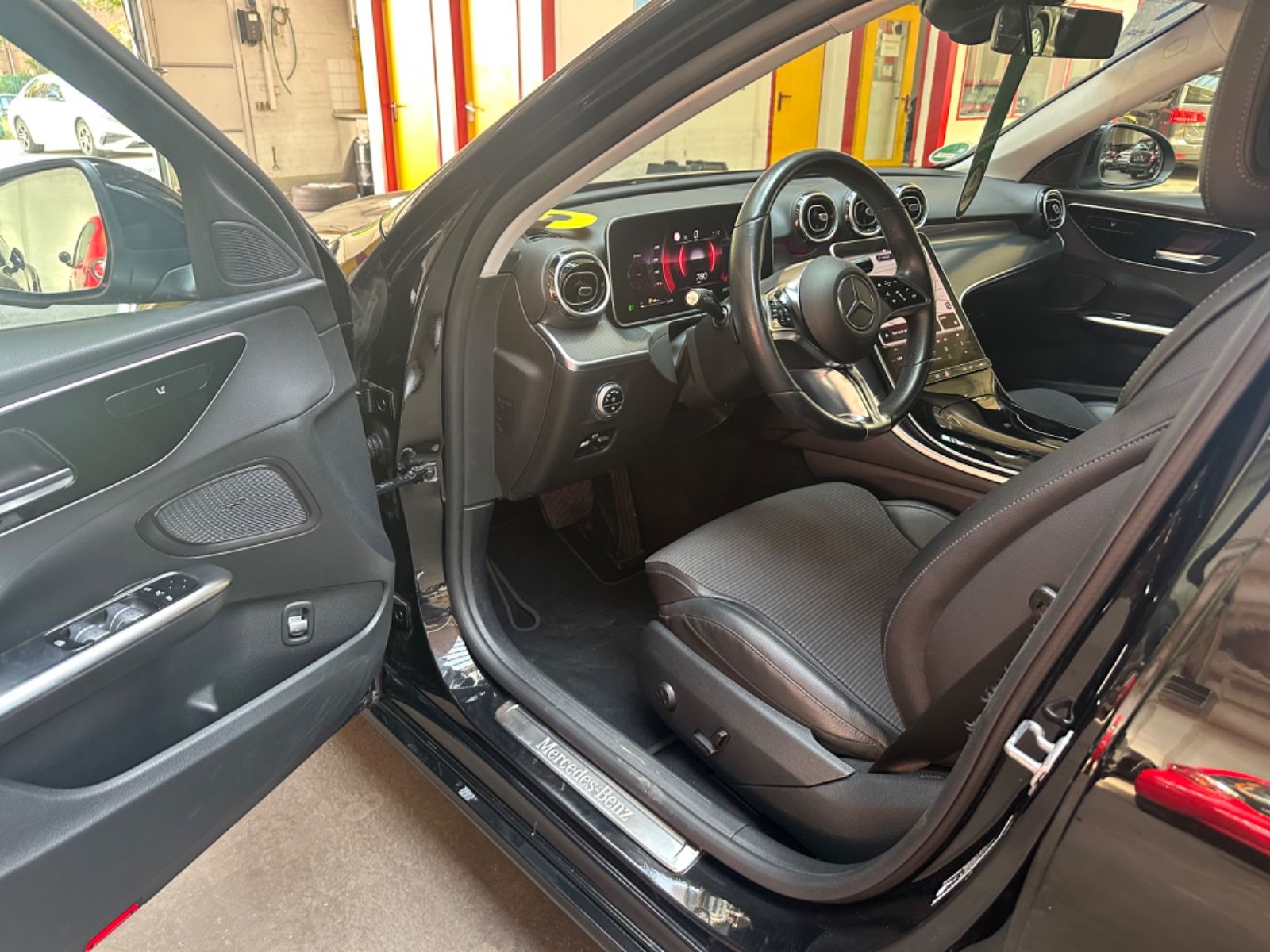 Mercedes-Benz C-200 AVANTGARDE - Samsaru's Car Outlet