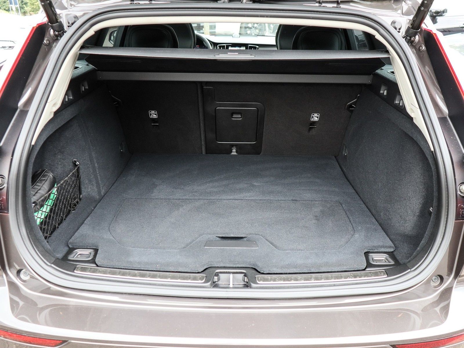 Volvo V60 T6 Recharge AWD Ultra Dark NP:82.540,-//AHK/