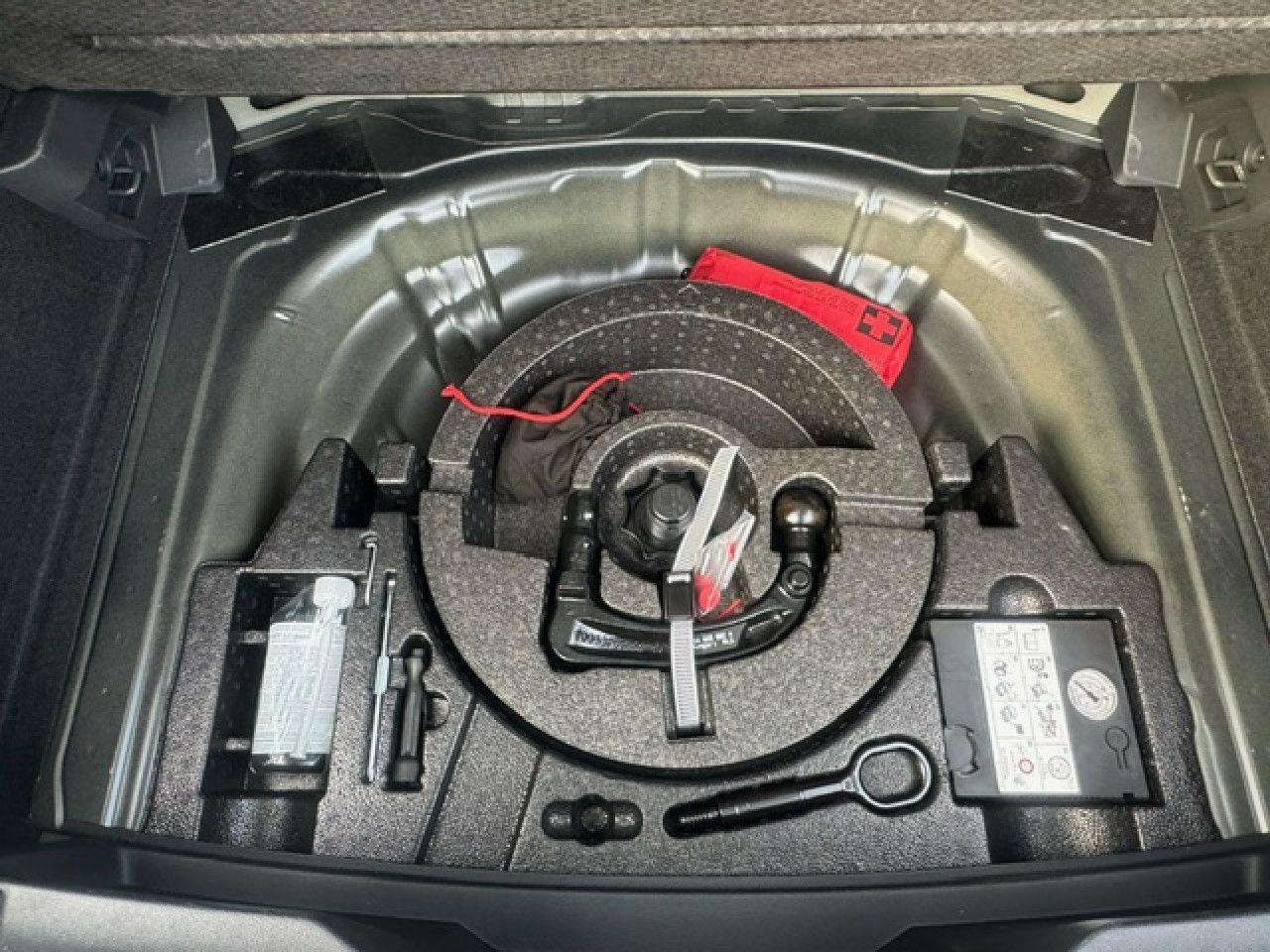 Volkswagen T-Roc Life 1.5 TSI DSG - Samsaru's Car Outlet