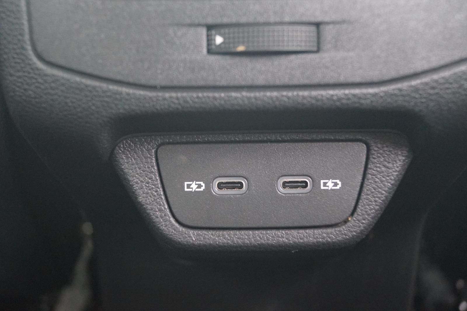Volkswagen T-Roc Life 1.5 TSI DSG - Samsaru's Car Outlet