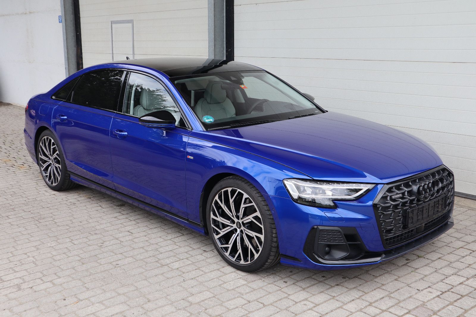 Audi A8L 60 TFSI V8 qu lang exclusive - Samsaru's Car Outlet