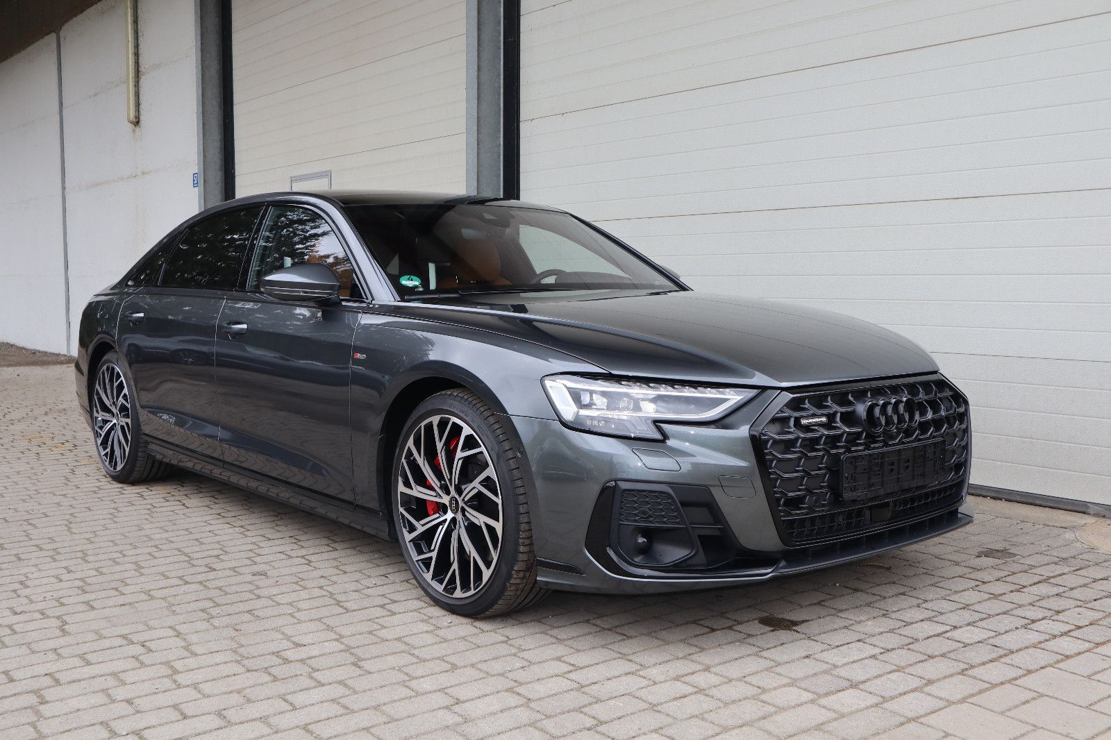 Audi A8L 60 TFSIe lang BLACK - Samsaru's Car Outlet