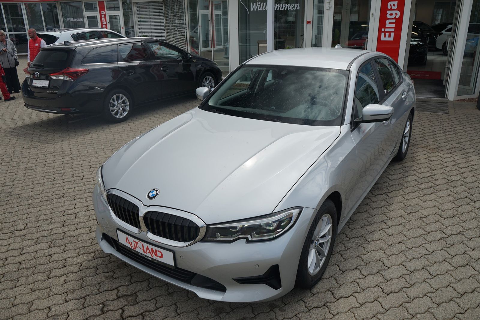 BMW 320i Advantage - Samsaru's Car Outlet