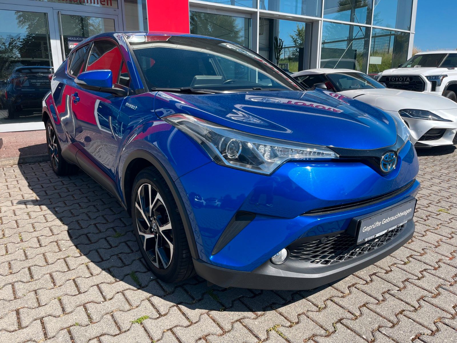 Toyota C-HR Hybrid Club - Samsaru's Car Outlet