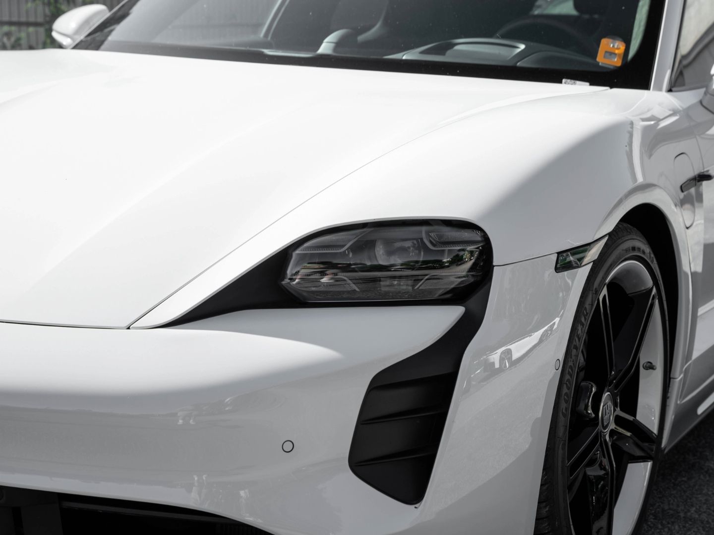 Porsche Taycan Turbo SportDesign u. Sport Chrono Paket