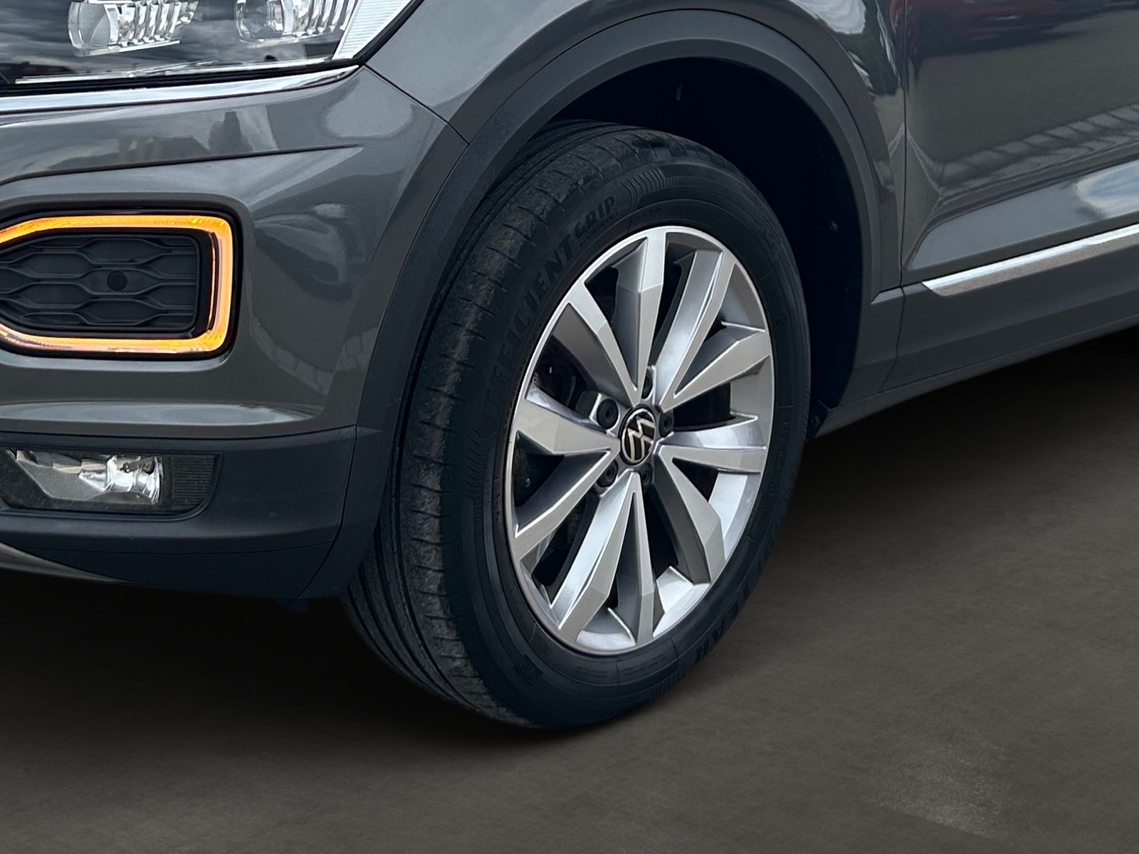 Volkswagen T-Roc 2.0 TDI Style - Samsaru's Car Outlet