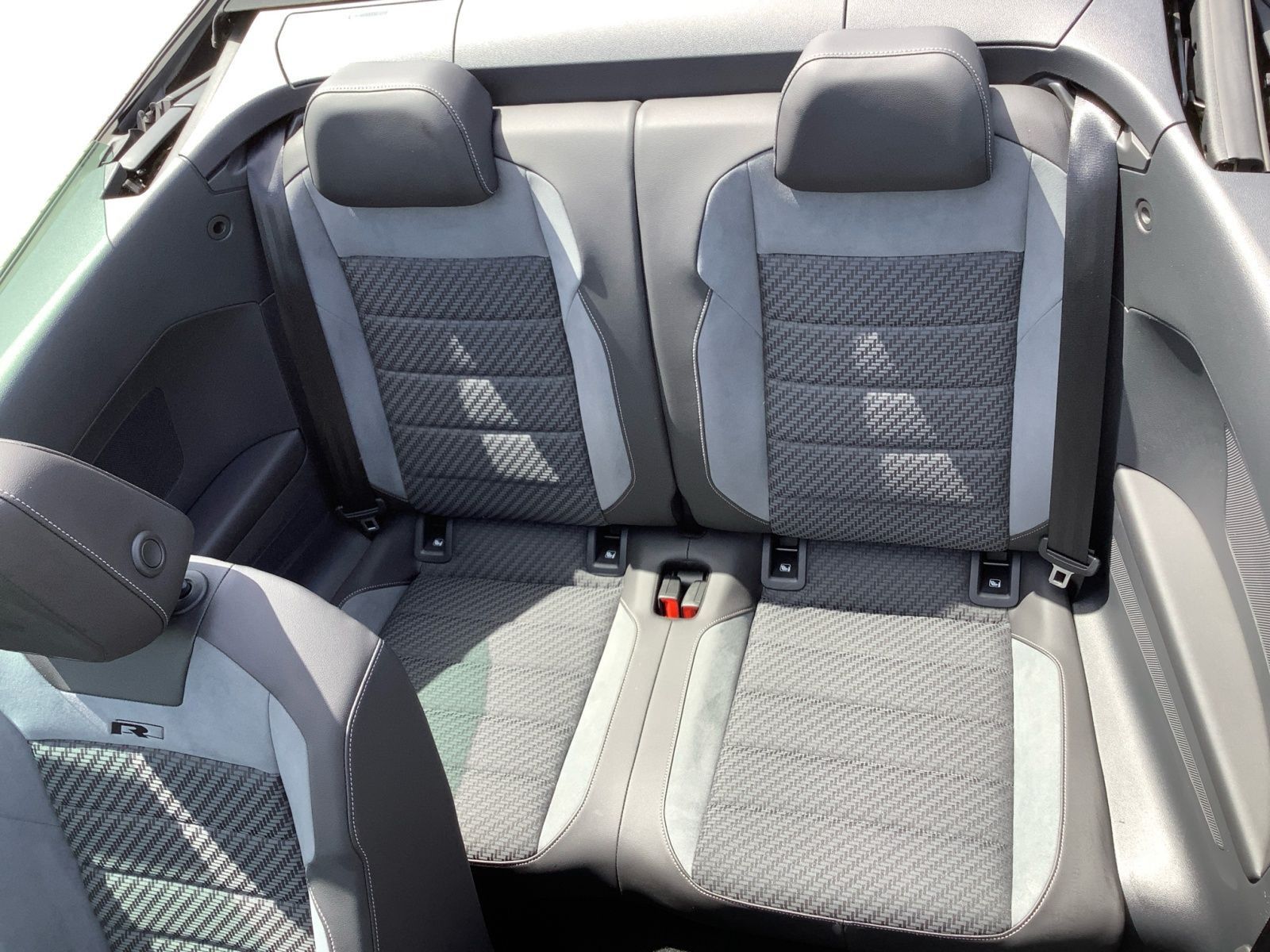 Volkswagen T-Roc R-Line - Samsaru's Car Outlet