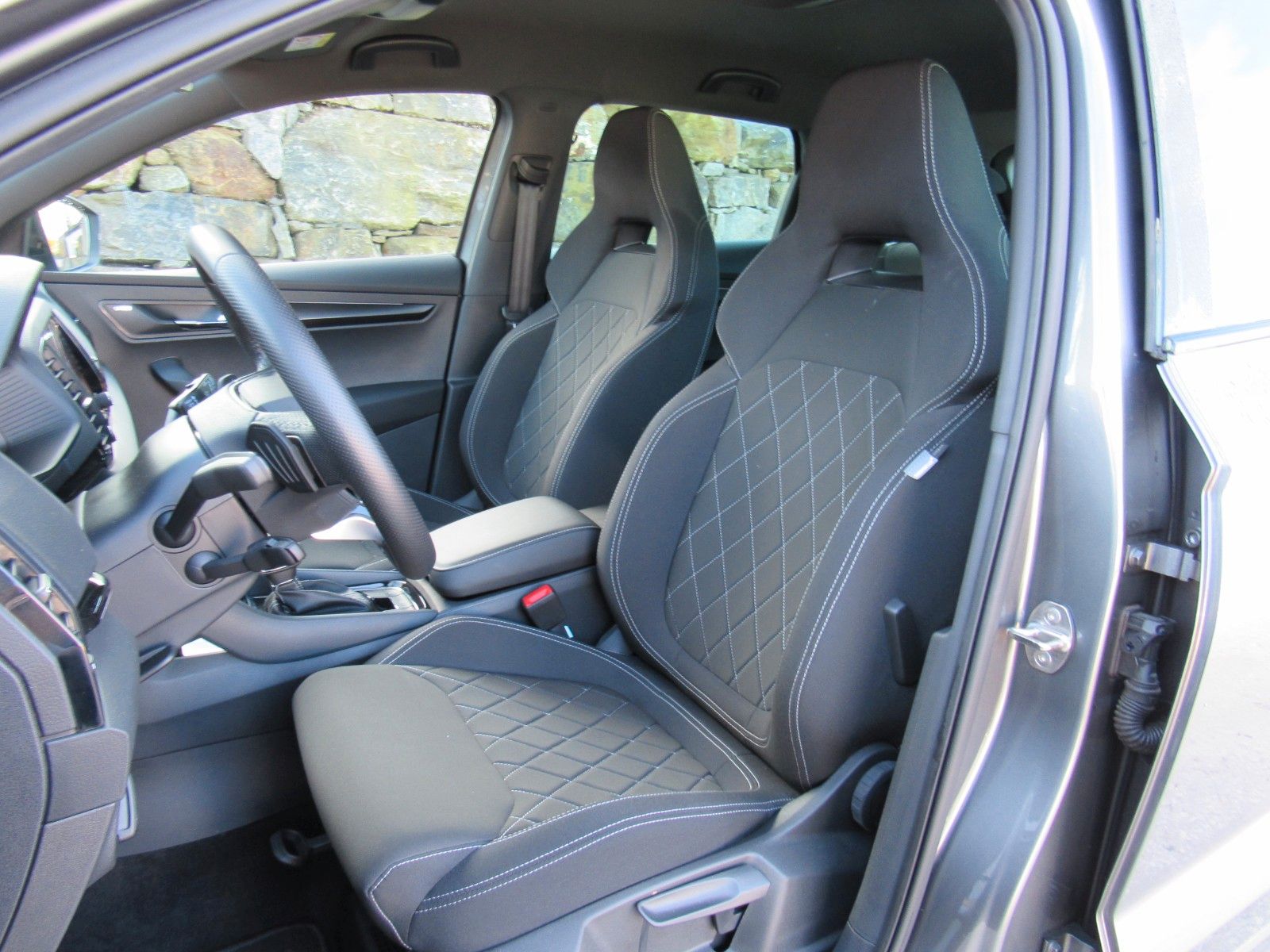 Skoda Karoq 2.0l TDI DSG 4x4 Sportline AHK 360° CANTON
