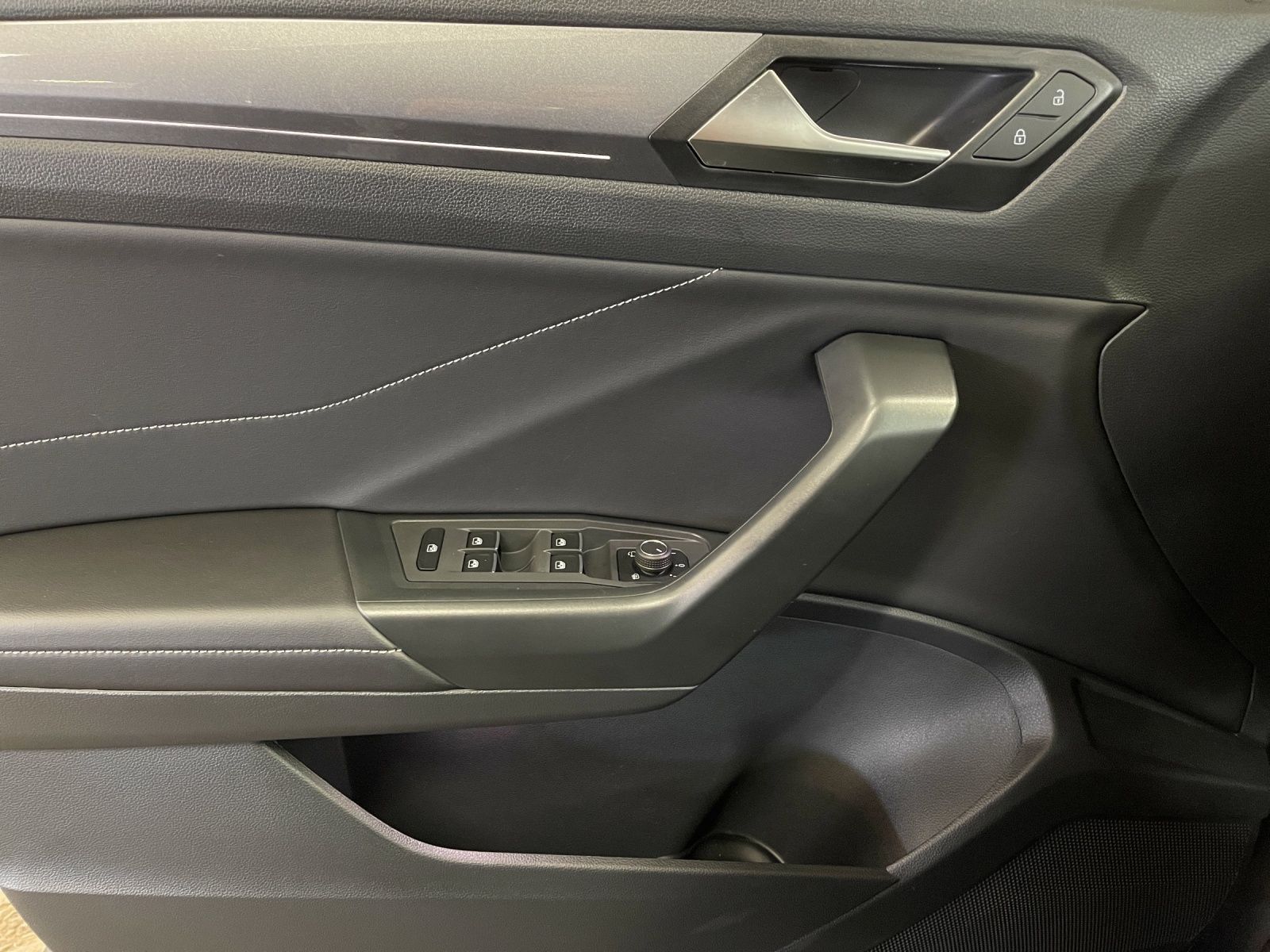 Volkswagen T-Roc 1.5 TSI Style - Samsaru's Car Outlet