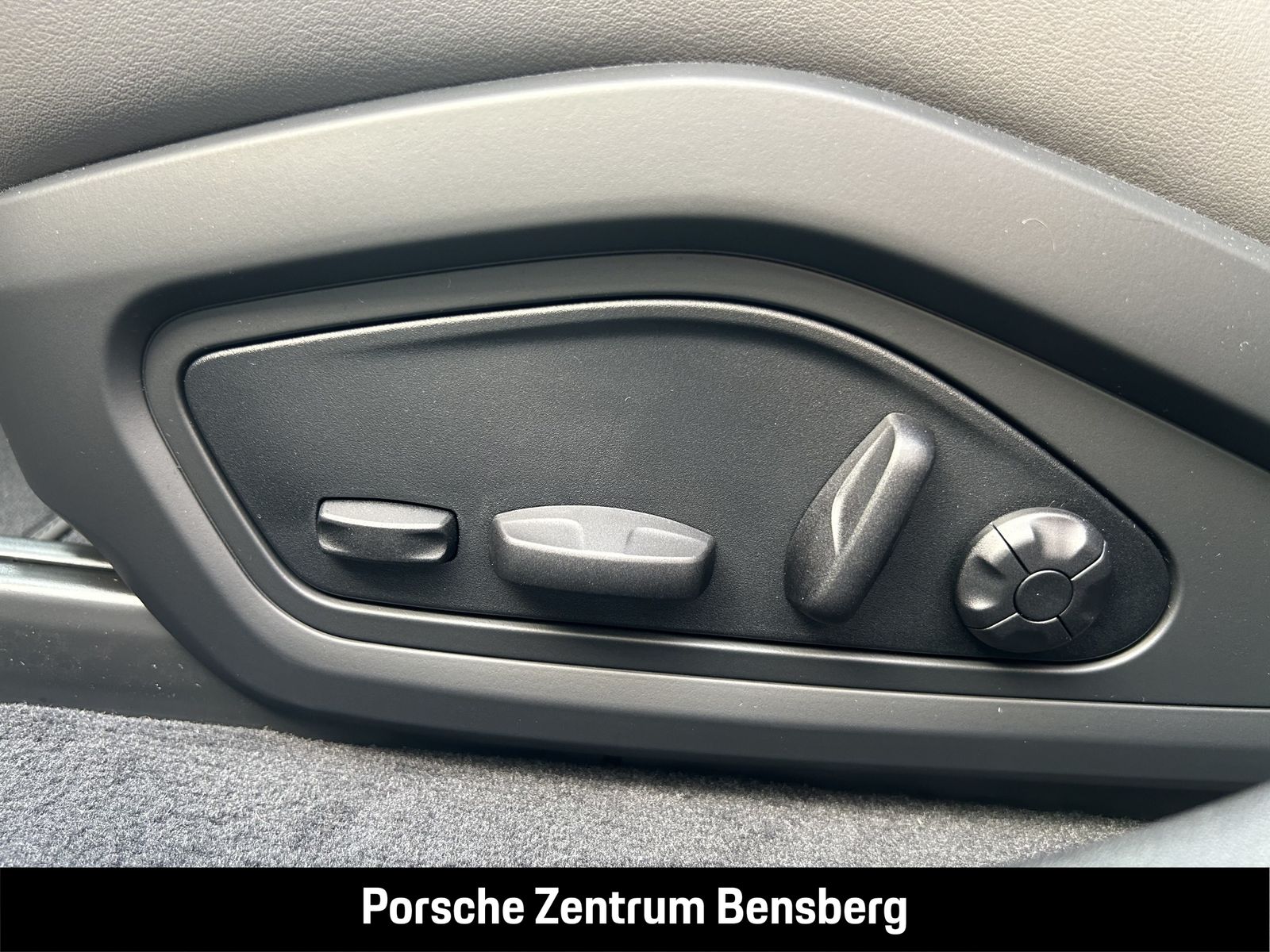 Porsche Taycan 4 Cross Turismo