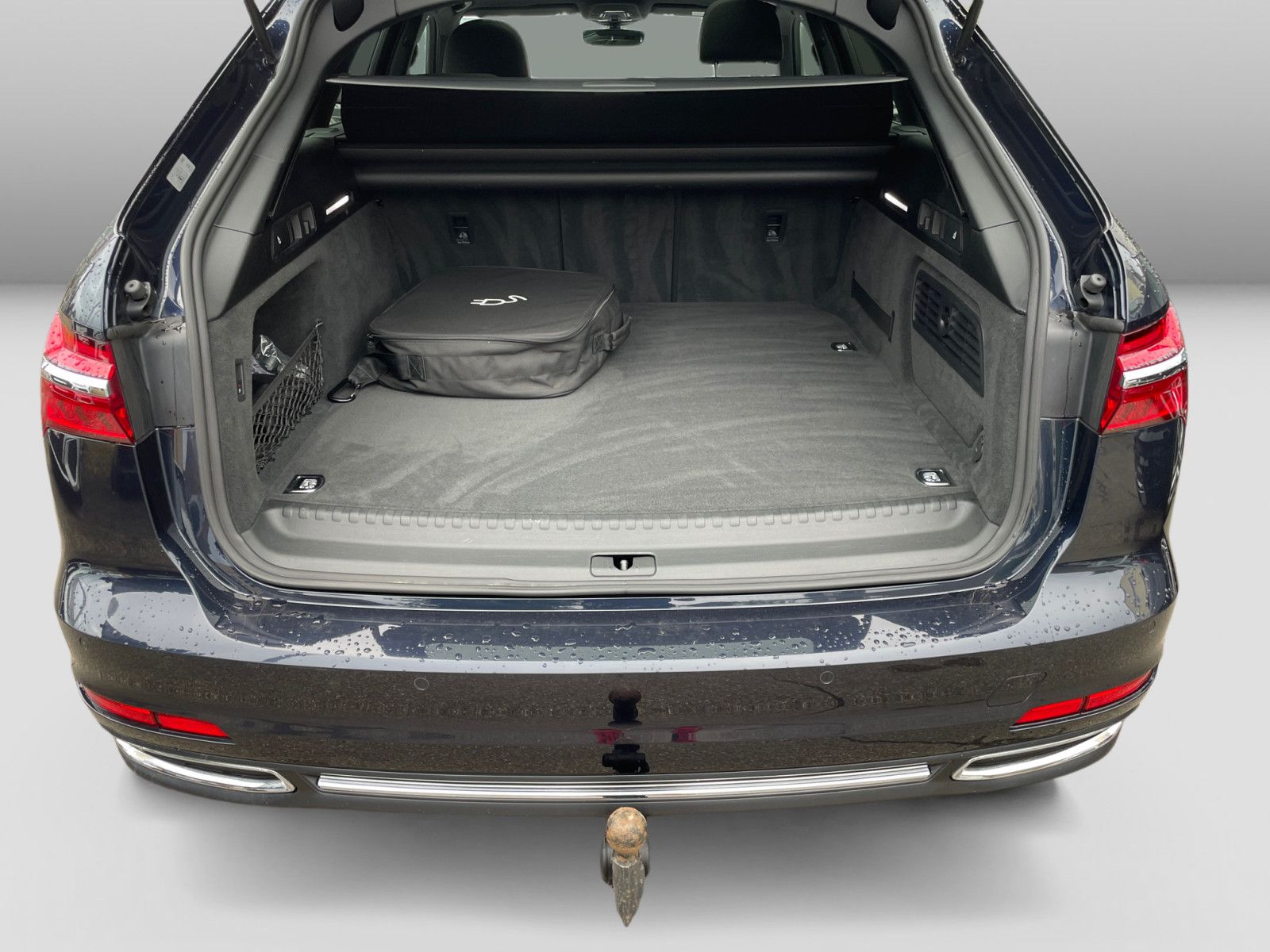 Audi A6 Avant 50TFSIe quattro S-line - Samsaru's Car Outlet