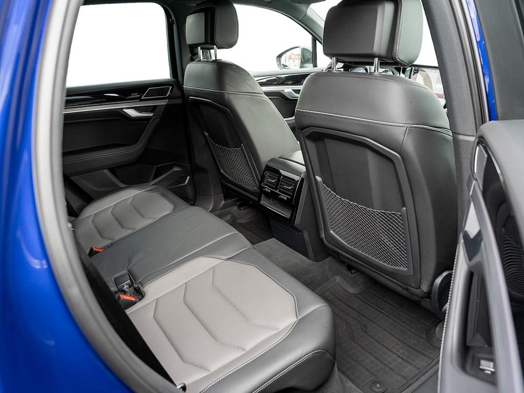 Volkswagen Touareg 3.0 V6 TDI R-Line - Samsaru's Car Outlet