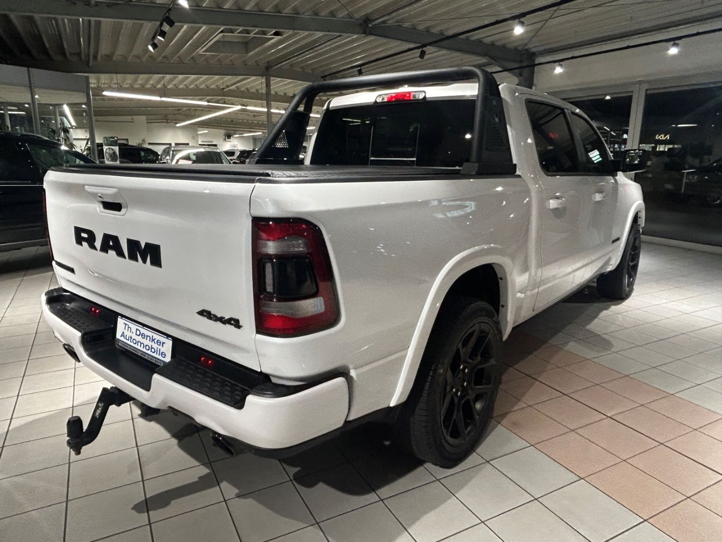 Dodge RAM Laramie Night, Luftfahrwerk, Pano, LED, V8