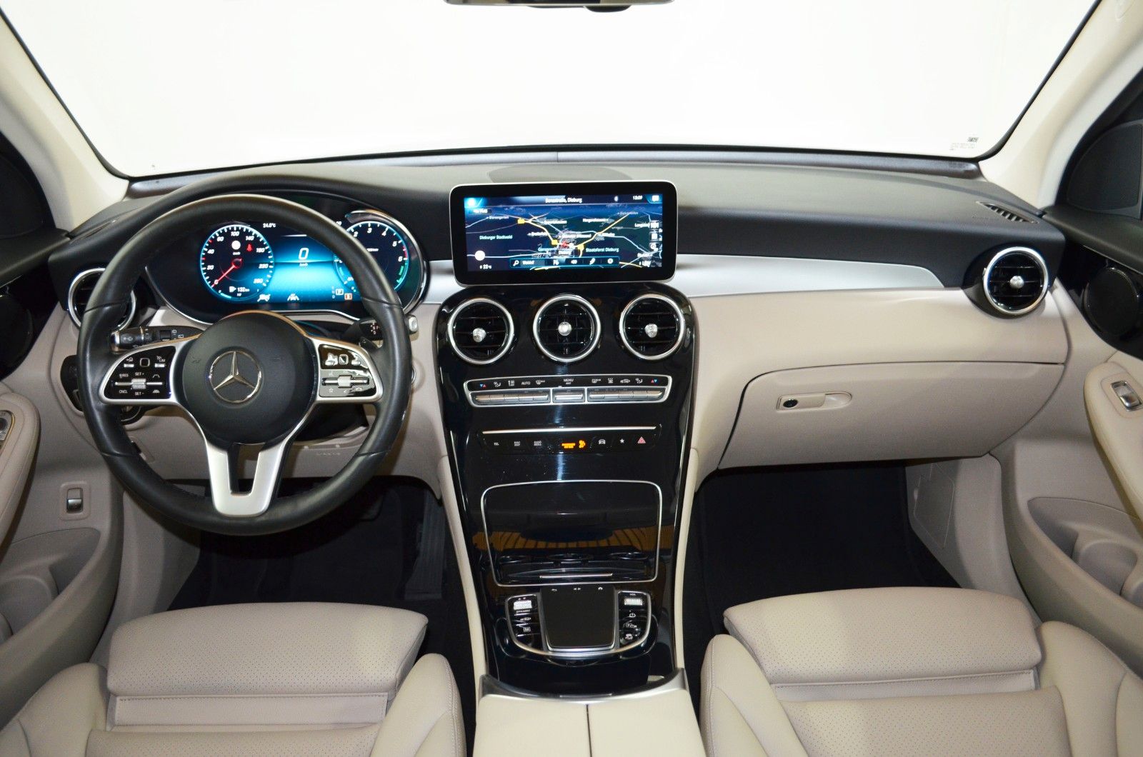 Mercedes-Benz GLC 300 DE 4M"AIRMATIC"DISTR+"AHK"MASSAGE"MBEAM"
