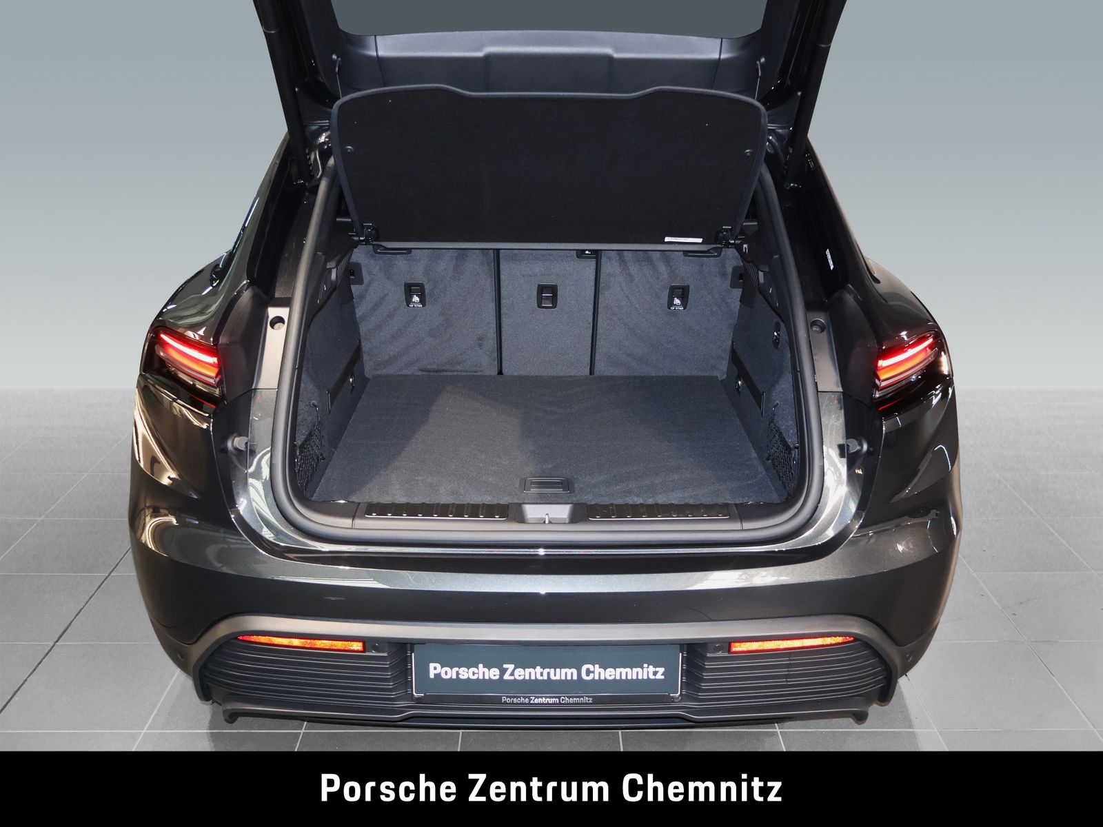 Porsche Macan 4S Electric Luft;AHZV;Pano;BOSE;Matrix-LED