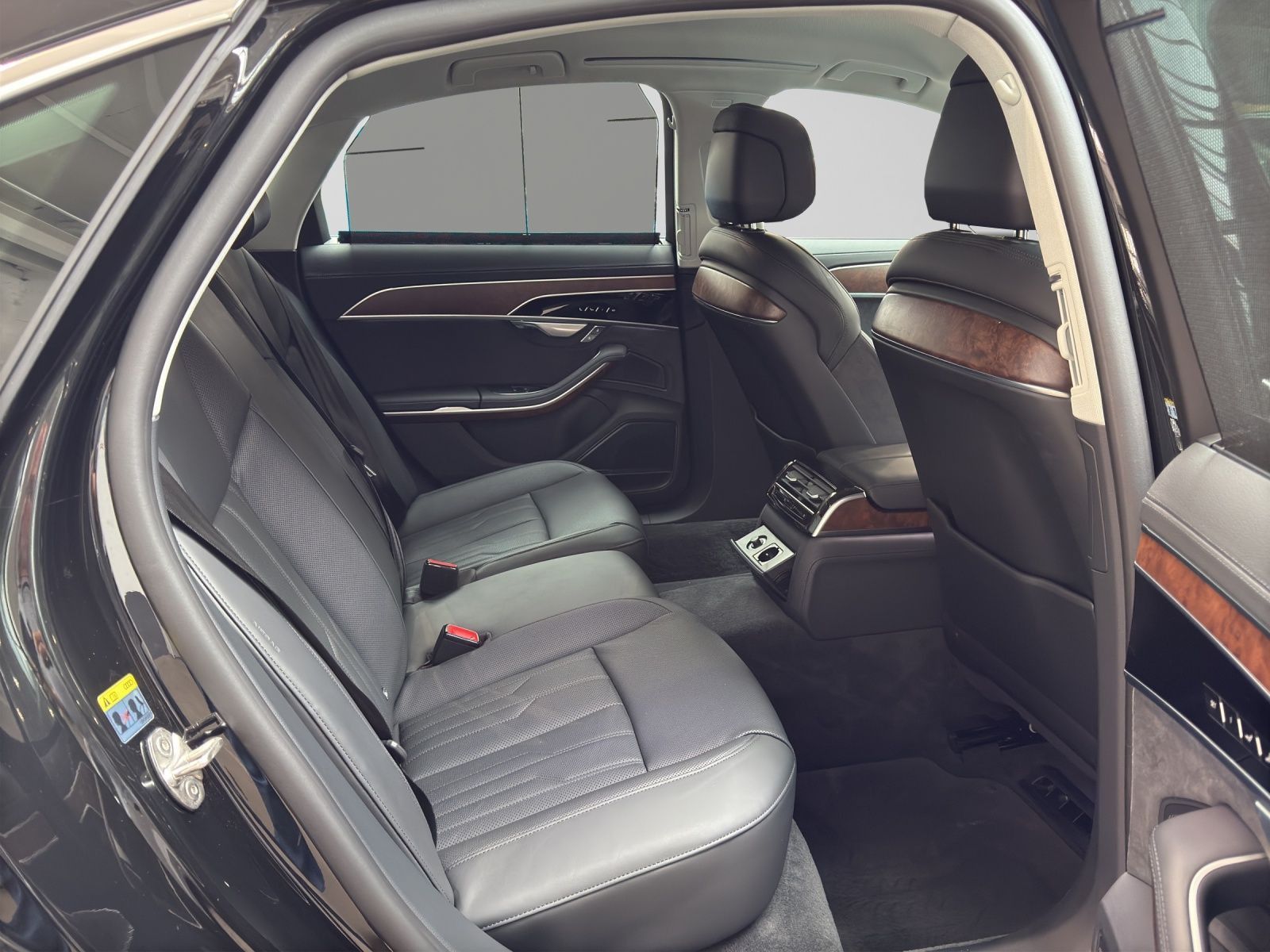 Audi A8 60 TFSIe Q - Samsaru's Car Outlet