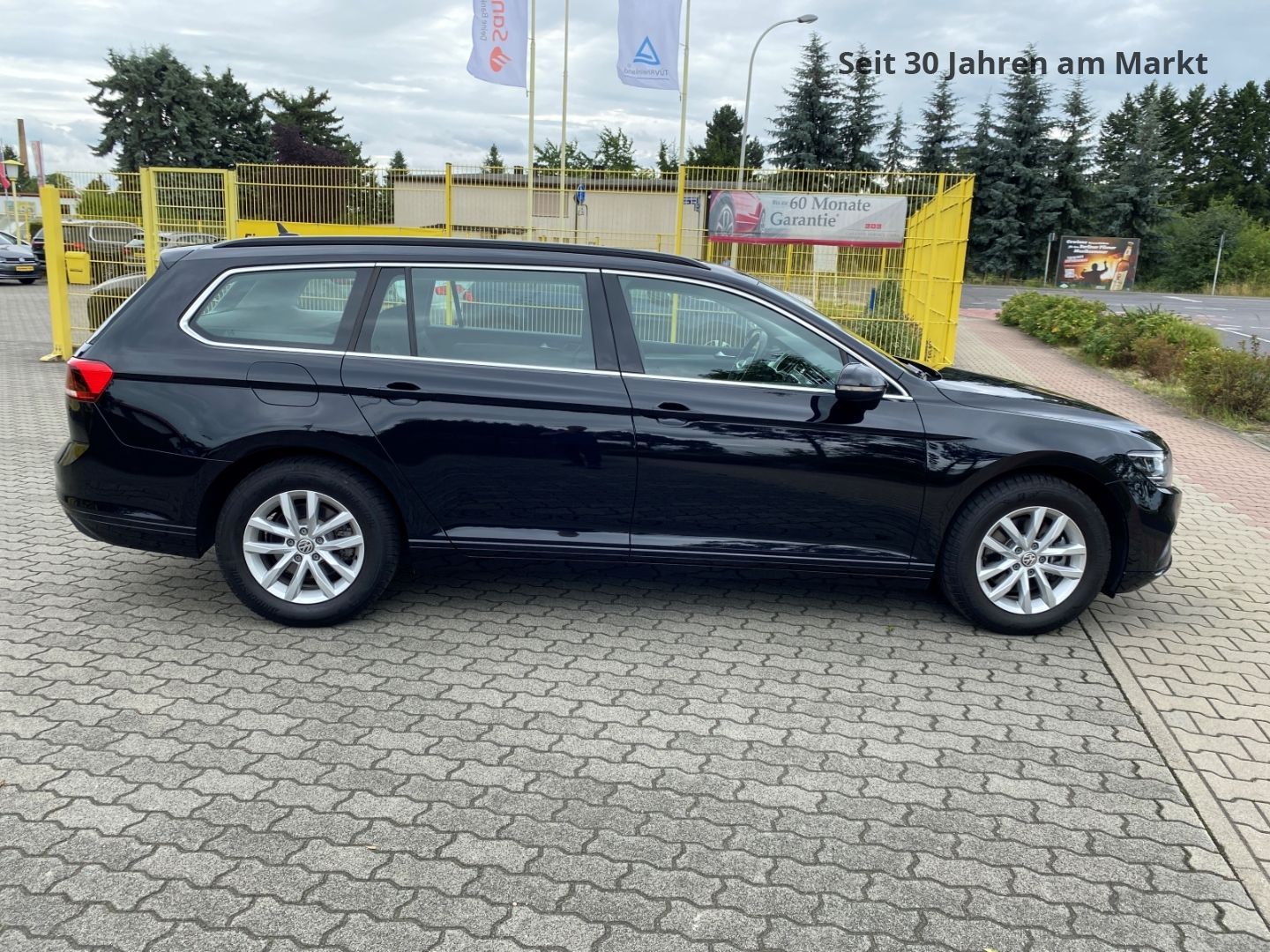 Volkswagen Passat Variant Business 2.0 TDI - Samsaru's Car Outlet
