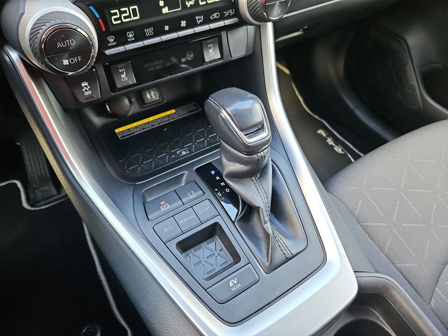 Toyota RAV 4 2.5 Hybrid Club+ - Samsaru's Car Outlet
