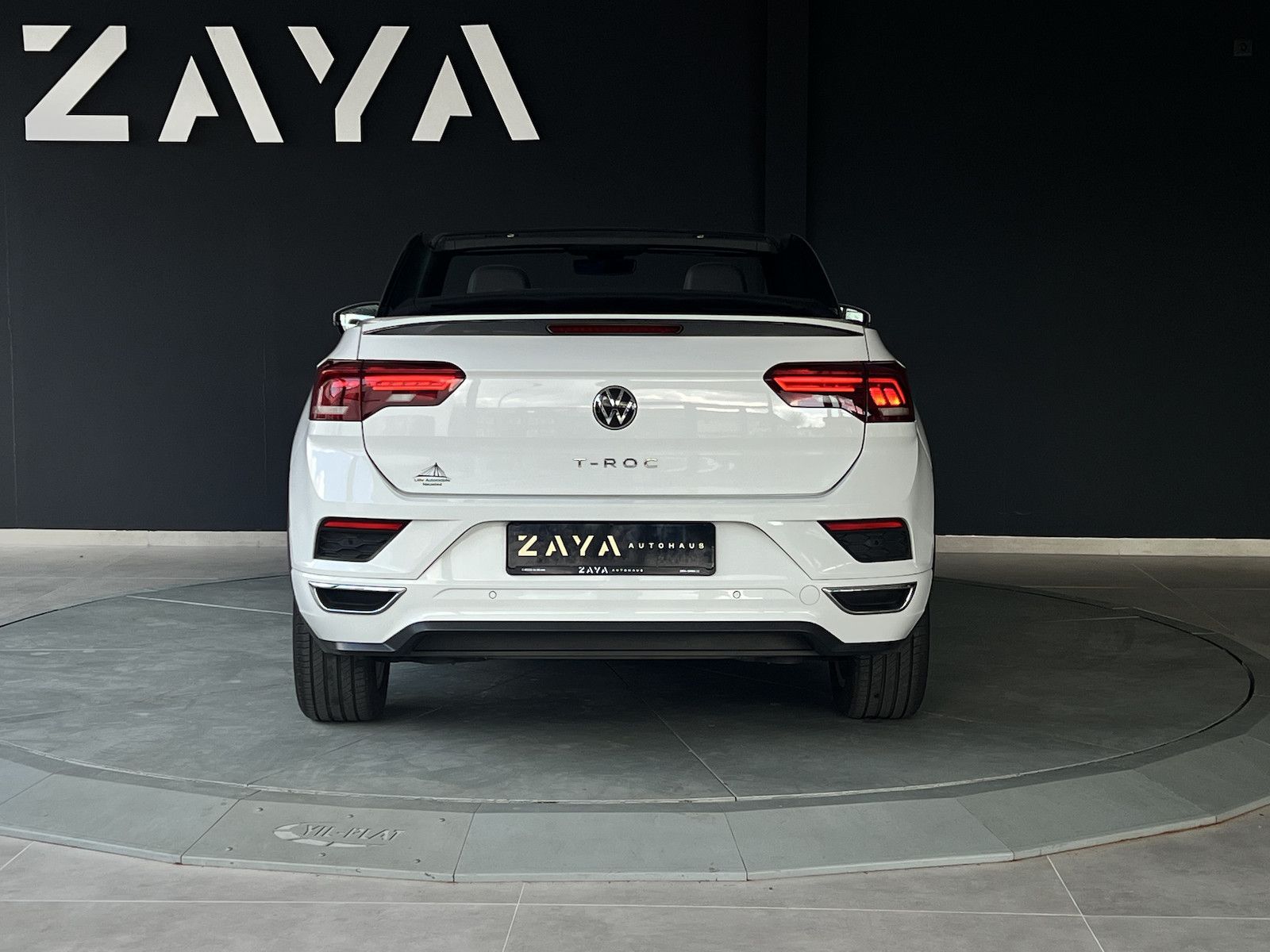 Volkswagen T-Roc 1.5 TSI R-Line - Samsaru's Car Outlet