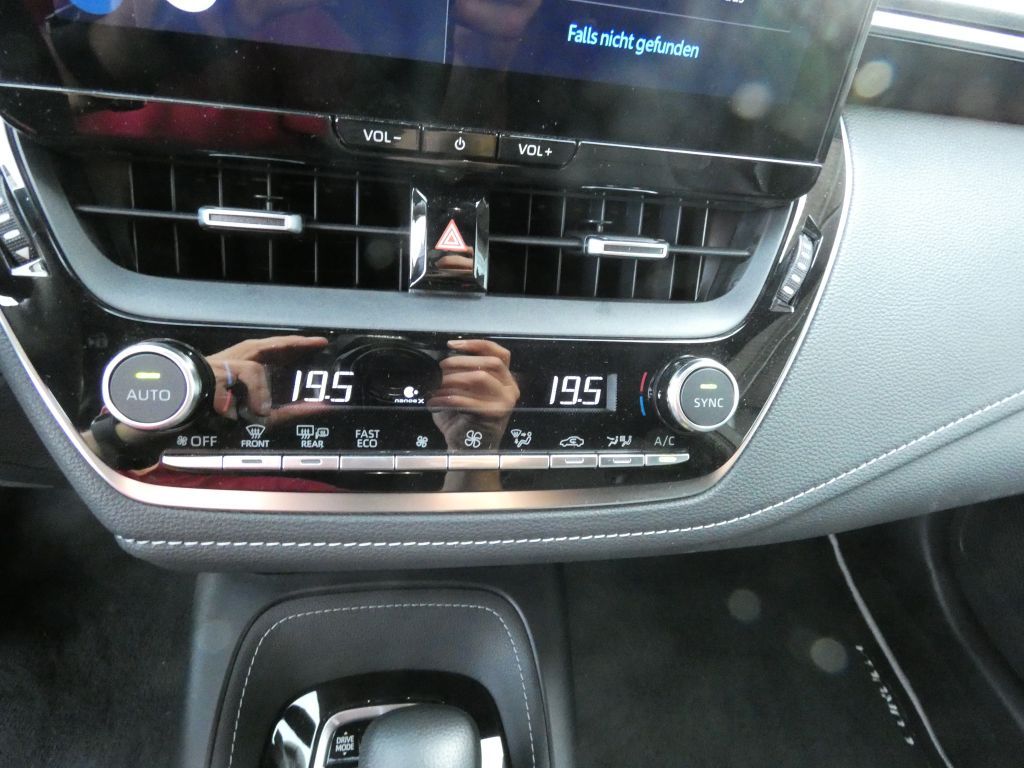 Toyota Corolla 2.0 TS Team D*Navi+LED+SHZ+PDC