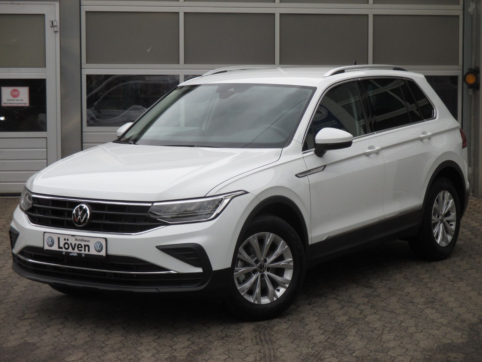 Volkswagen Tiguan 1.5 TSI DSG Life - Samsaru's Car Outlet