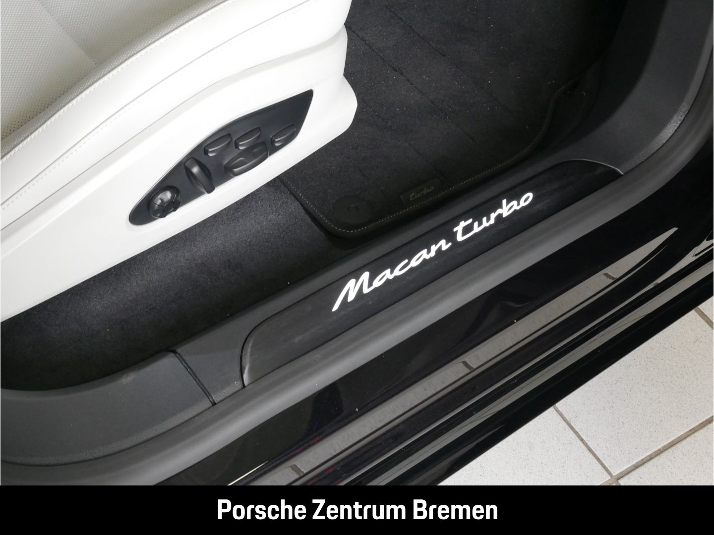 Porsche Macan Electric Turbo Sportpaket - Samsaru's Car Outlet