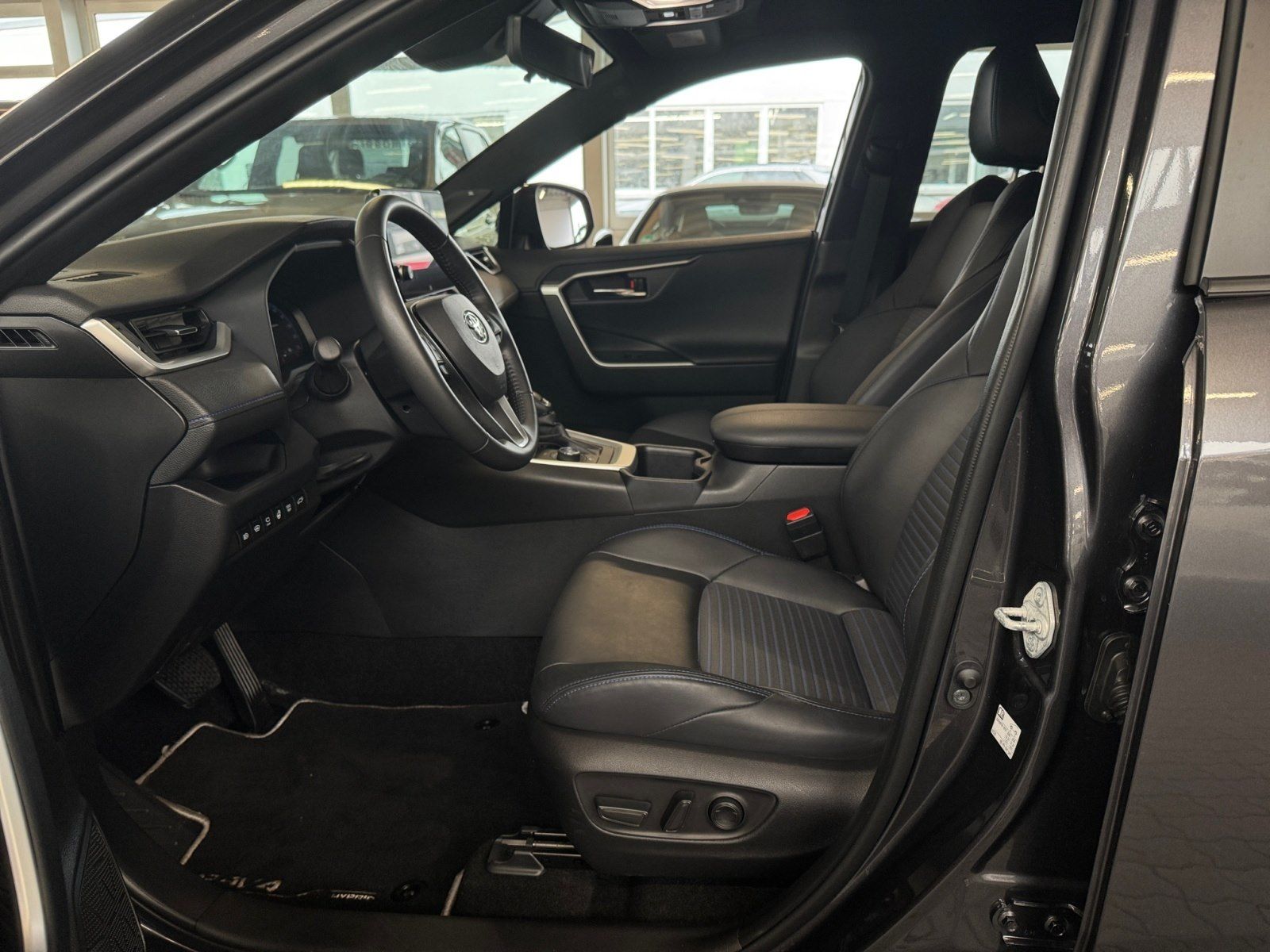 Toyota RAV4 Style Selection 4x4 - Samsaru's Car Outlet
