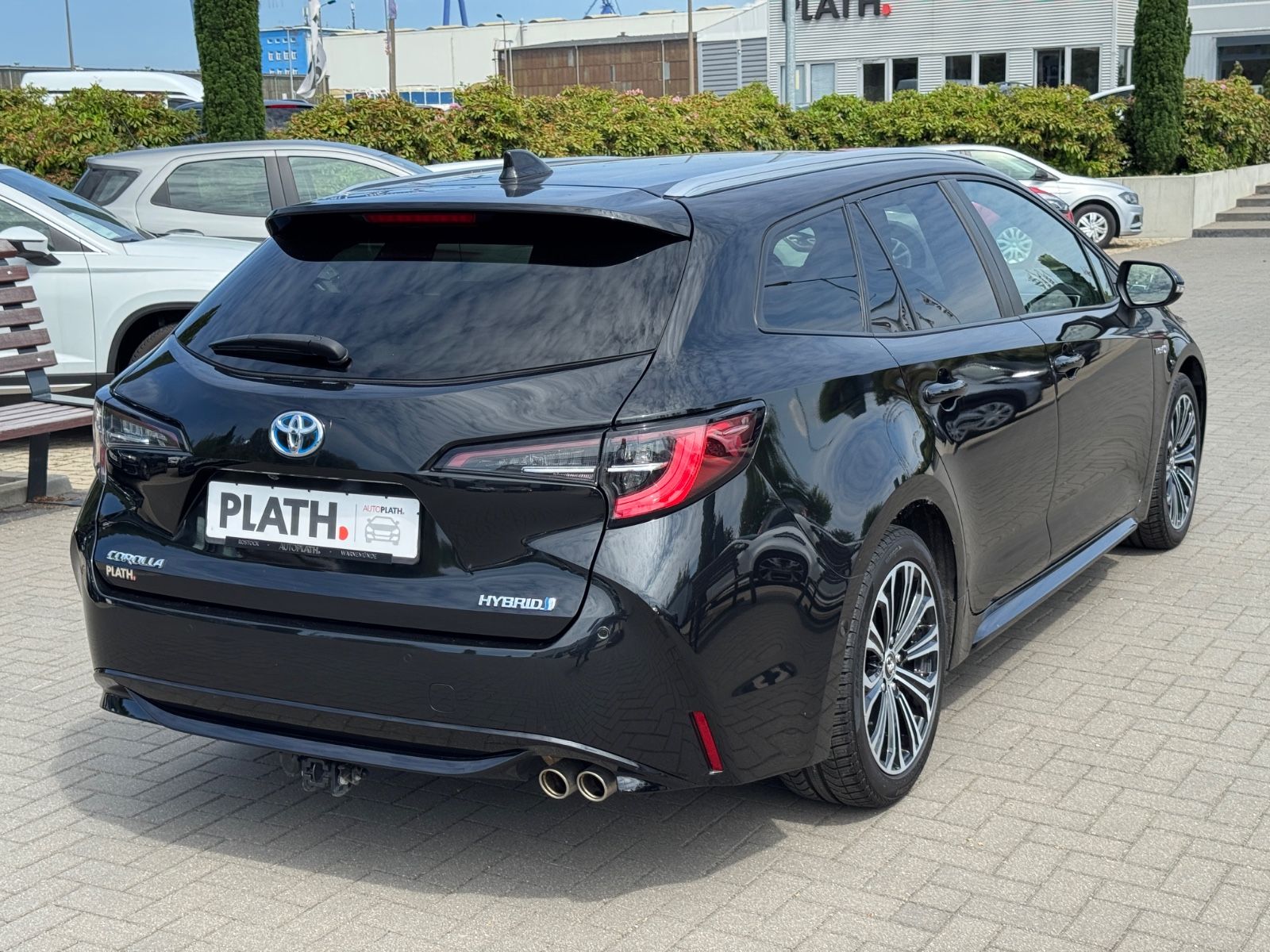 Toyota Corolla Touring Sports Hybrid Club - Samsaru's Car Outlet