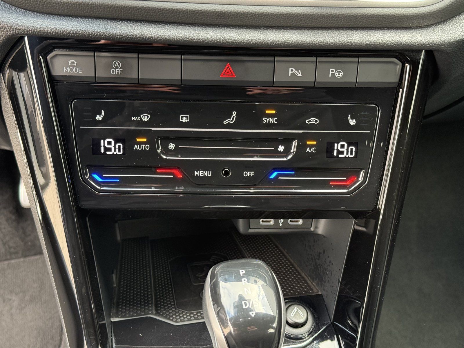 Volkswagen T-Roc 2.0 TDI R-Line - Samsaru's Car Outlet