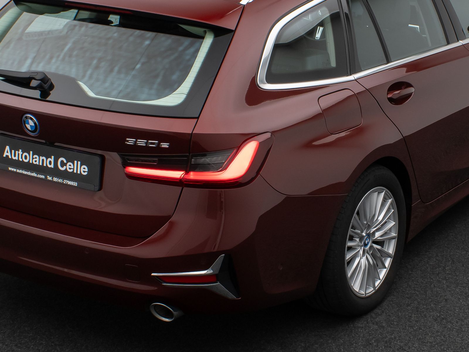 BMW 320e Luxury Line - Samsaru's Car Outlet