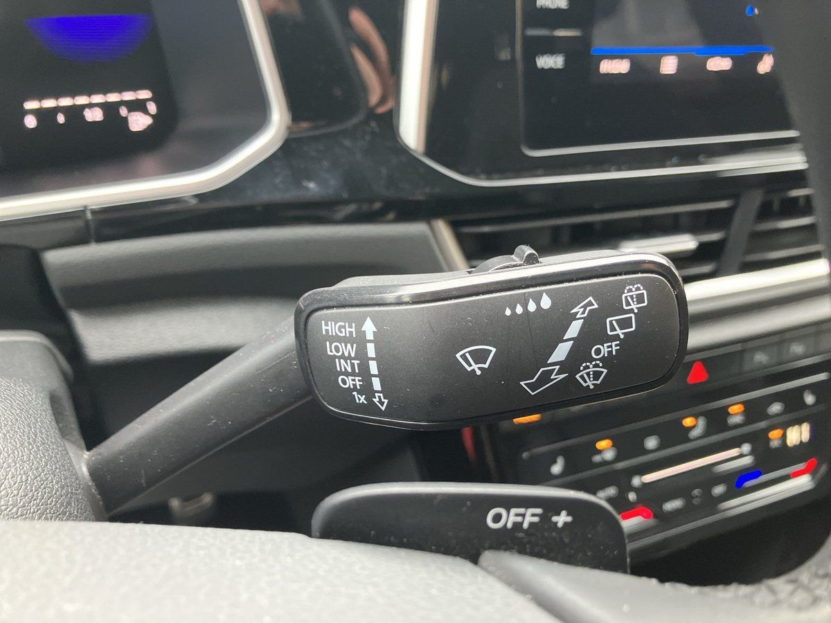Volkswagen T-Roc R-Line 2.0 TDI DSG - Samsaru's Car Outlet