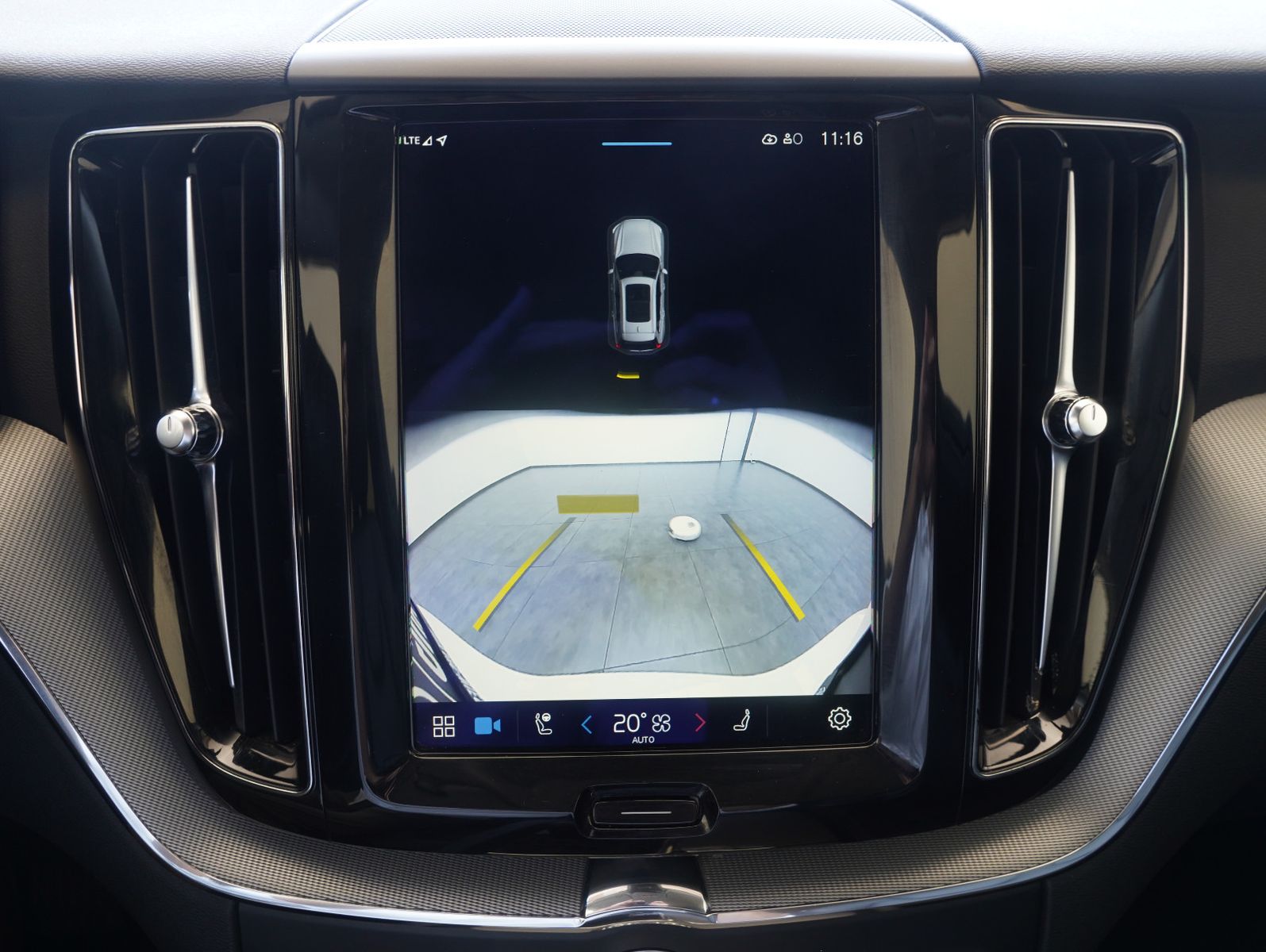 Volvo XC60 B4 B Plus Dark LED/NAVI/PILOT/ACC/KAMERA
