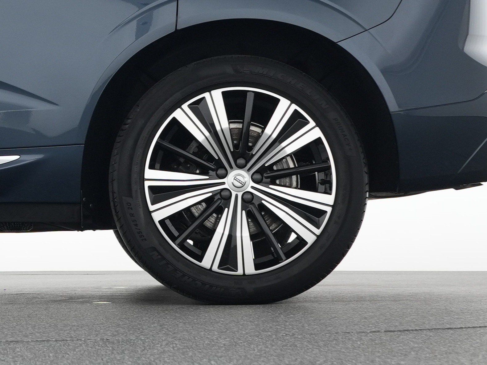 Volvo XC60 B5 AWD Ultimate Bright SONDERFINANZ: 1,99%*