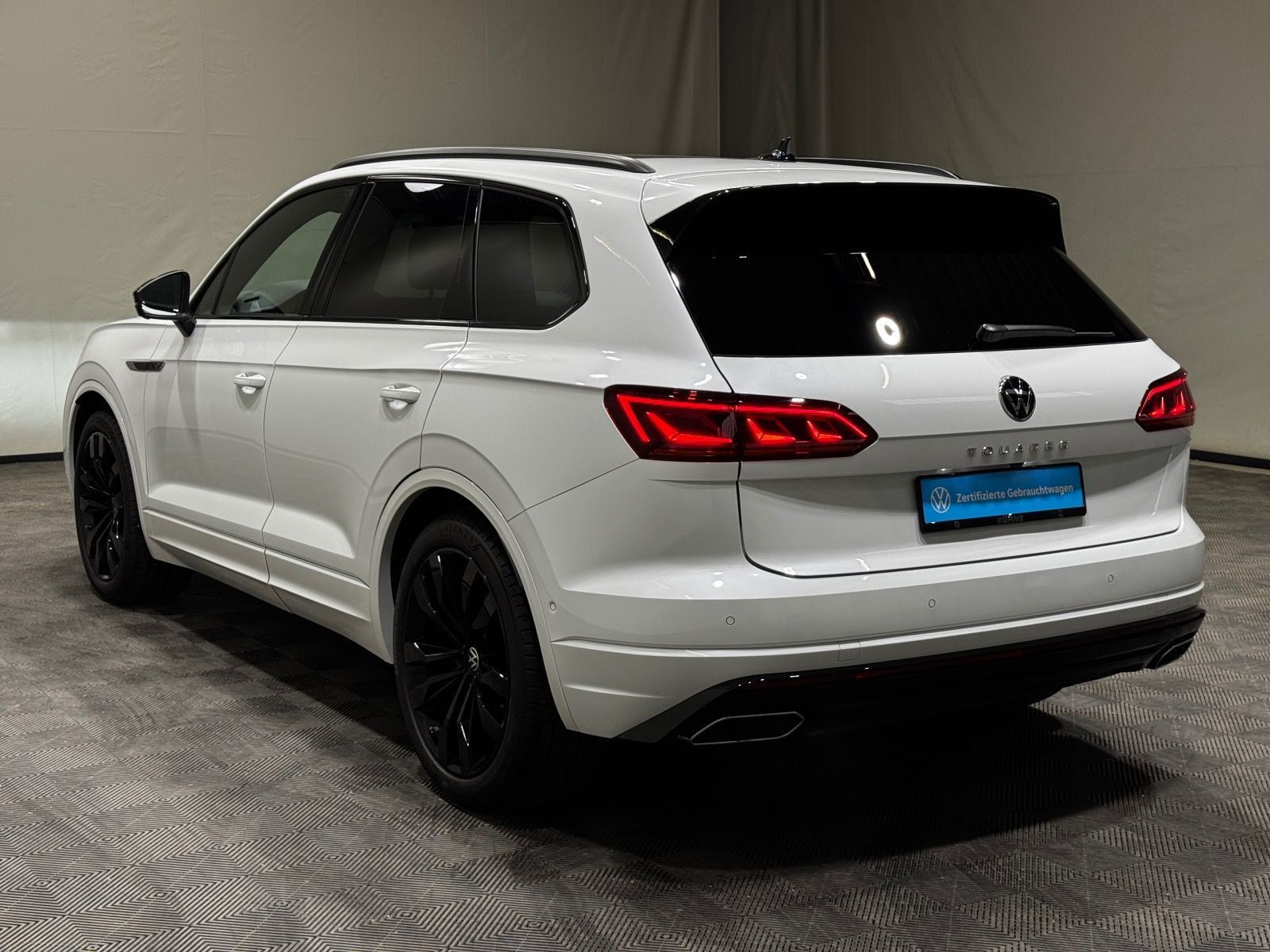 Volkswagen Touareg R-Line Black Style | MATRIX PANO LUFT