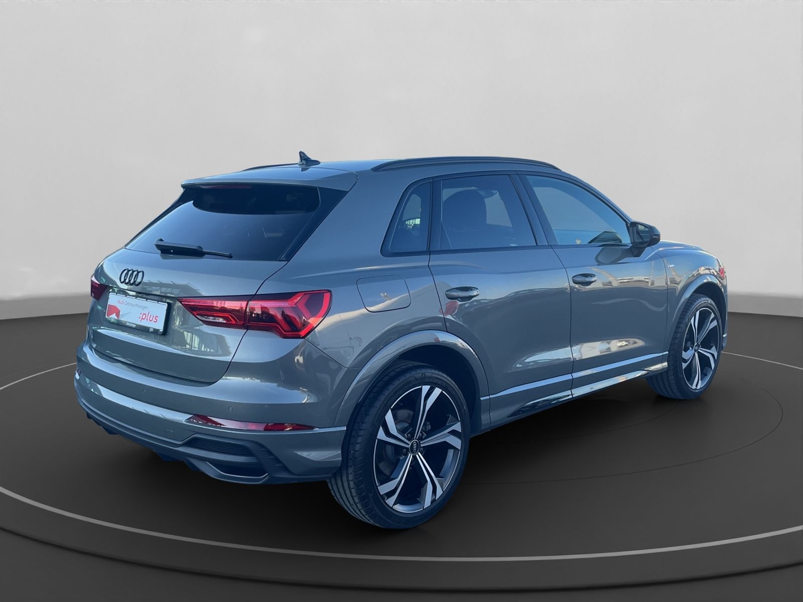 Audi Q3 35 TDI S-LINE+NAVI+LED+AHK+PANO