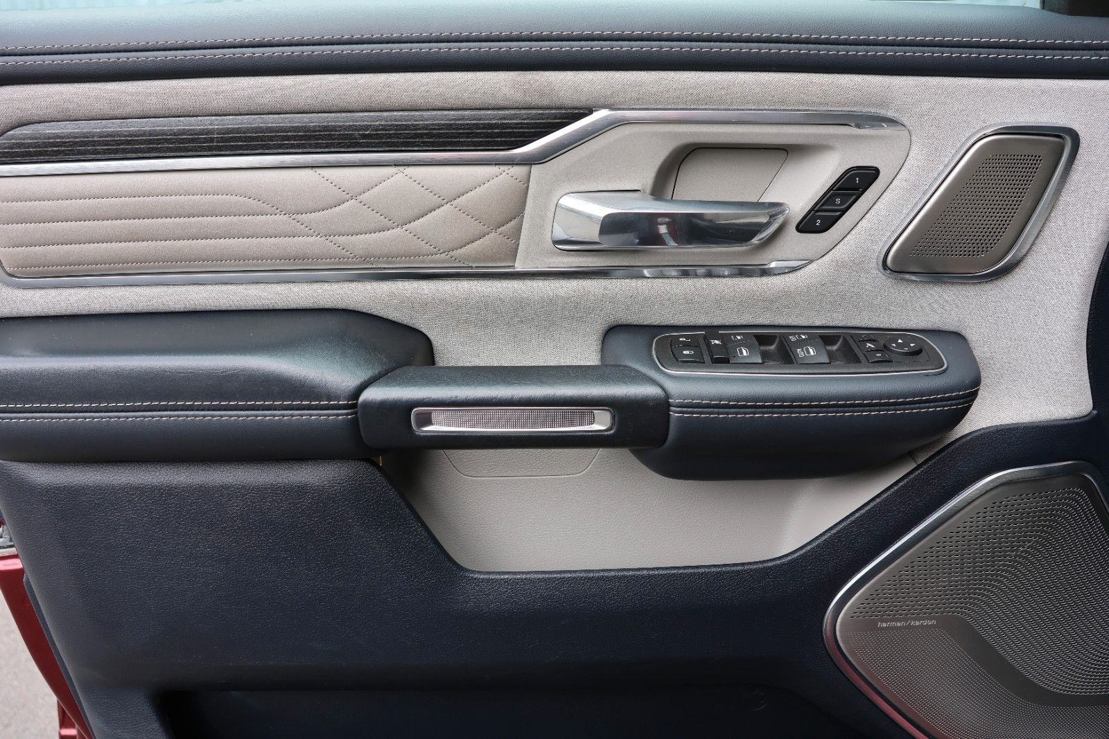 Dodge RAM 1500 5.7 4x4/ACC/HUD/360/H&K/Luftfederung/22